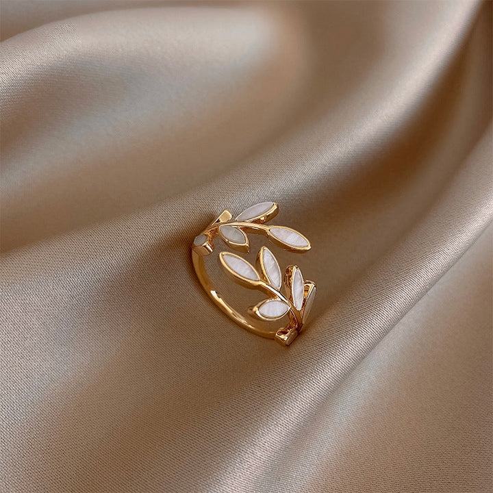 Millie™ - Elegants gredzens ar lapām